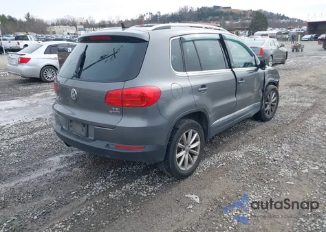 2017 Volkswagen Tiguan 2.0T Wolfsburg Edition z USA, uszkodzony, nr VIN WVGSV7AXXHK041875